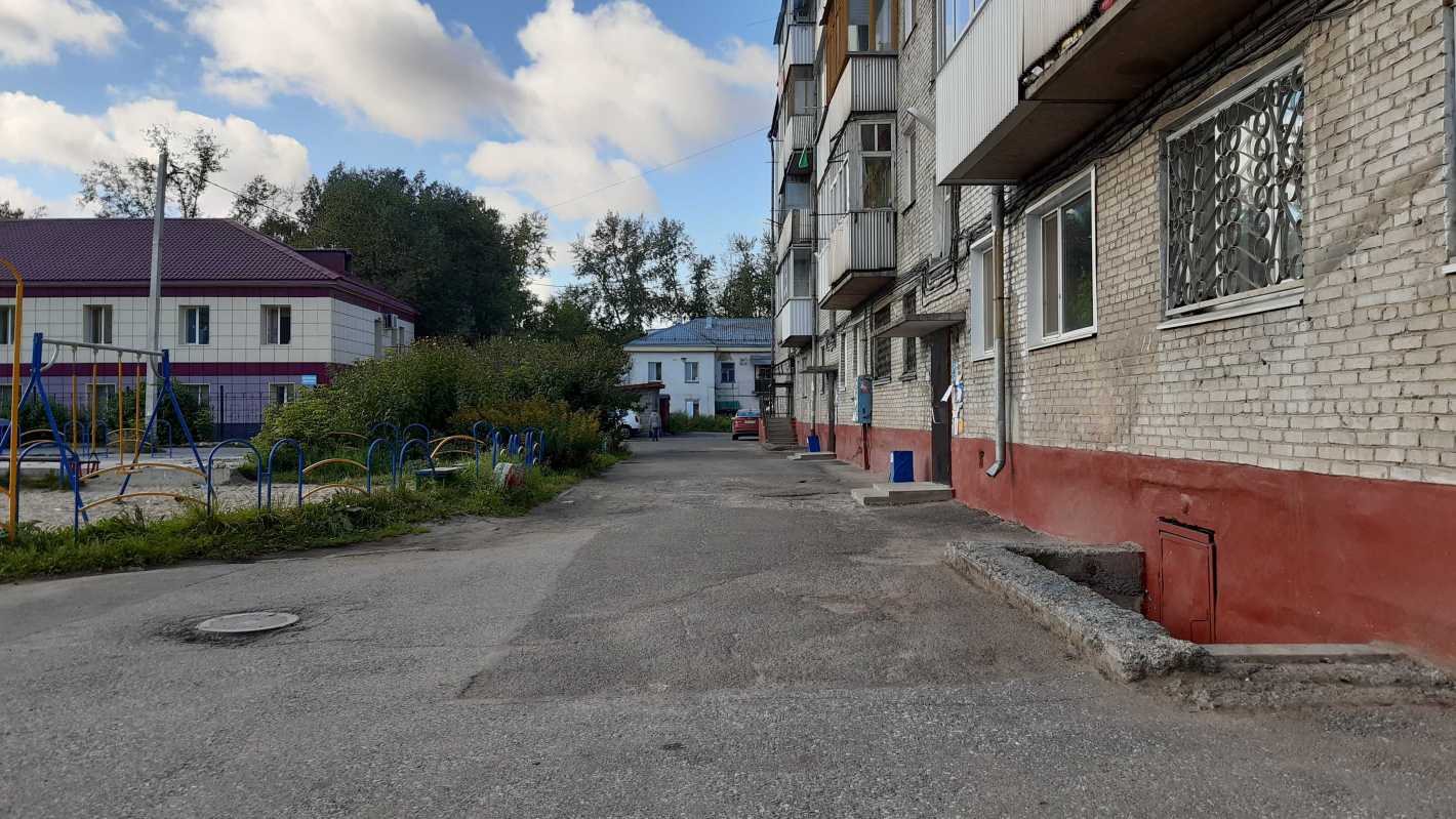 Дворовая территория по ул. Смирнова, 35
