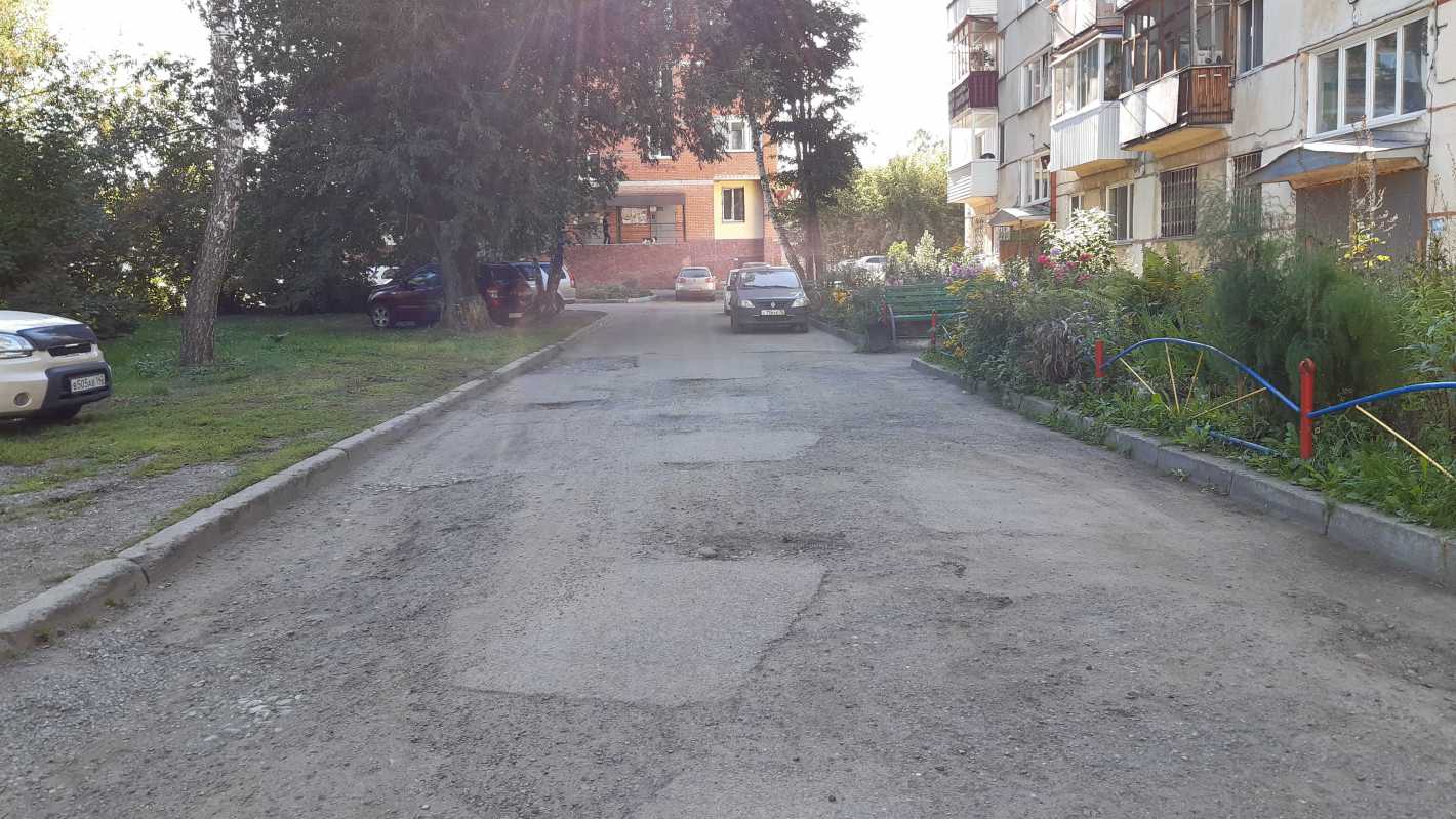 Дворовая территория по ул. Кошурникова, 3
